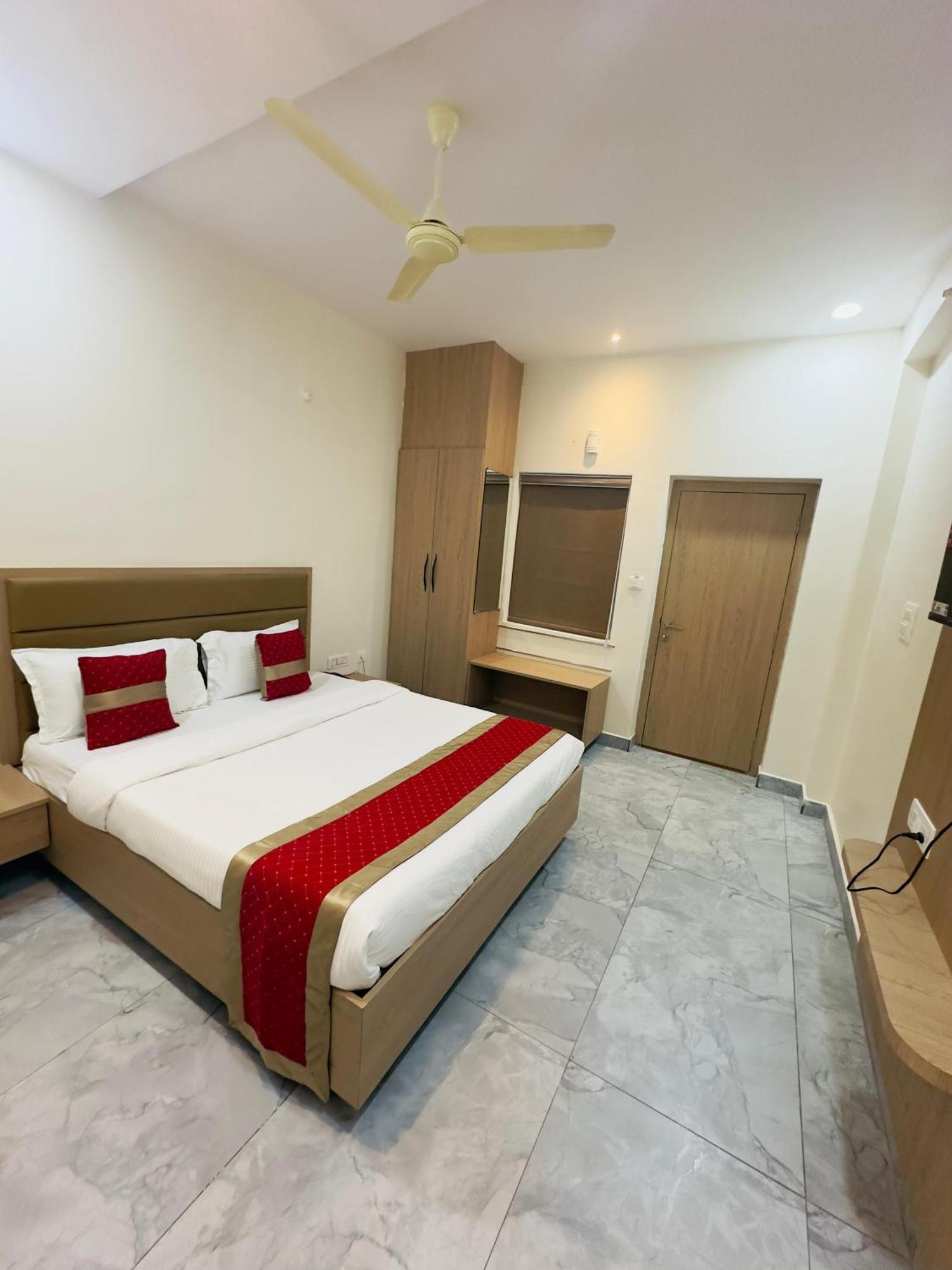 Hotel Raga Karimnagar Quarto foto