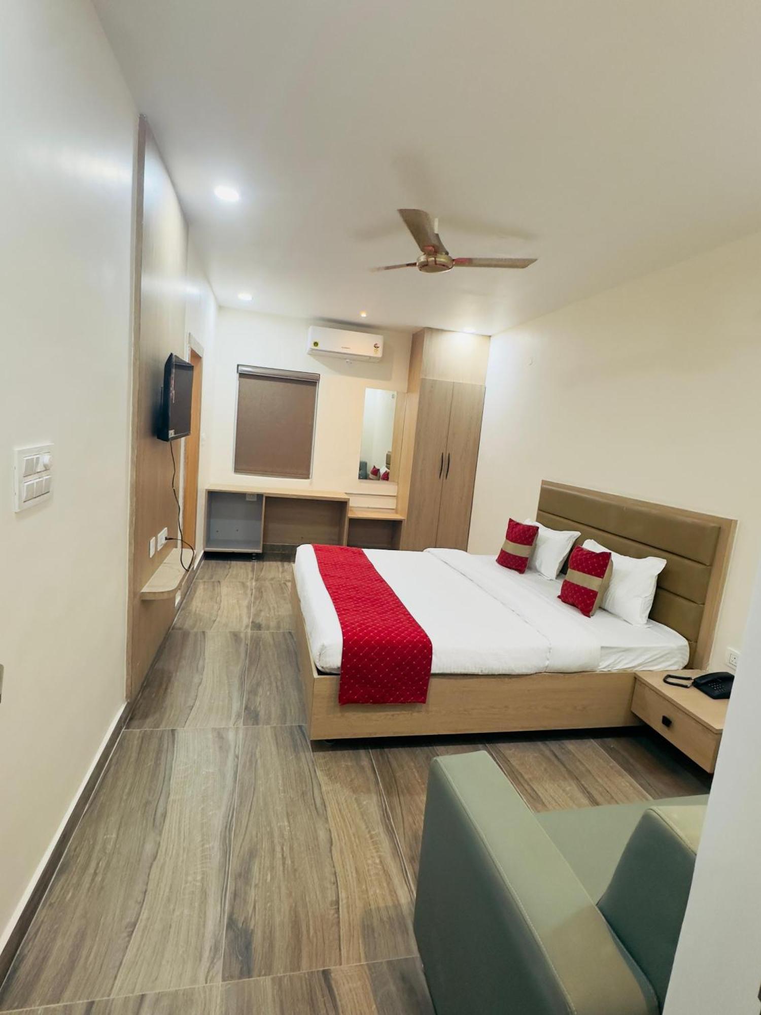 Hotel Raga Karimnagar Quarto foto