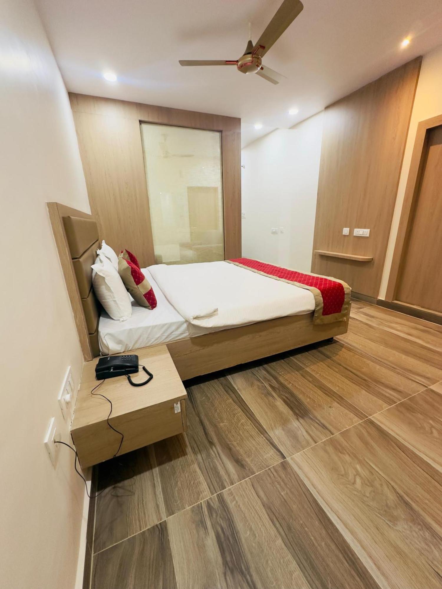 Hotel Raga Karimnagar Quarto foto
