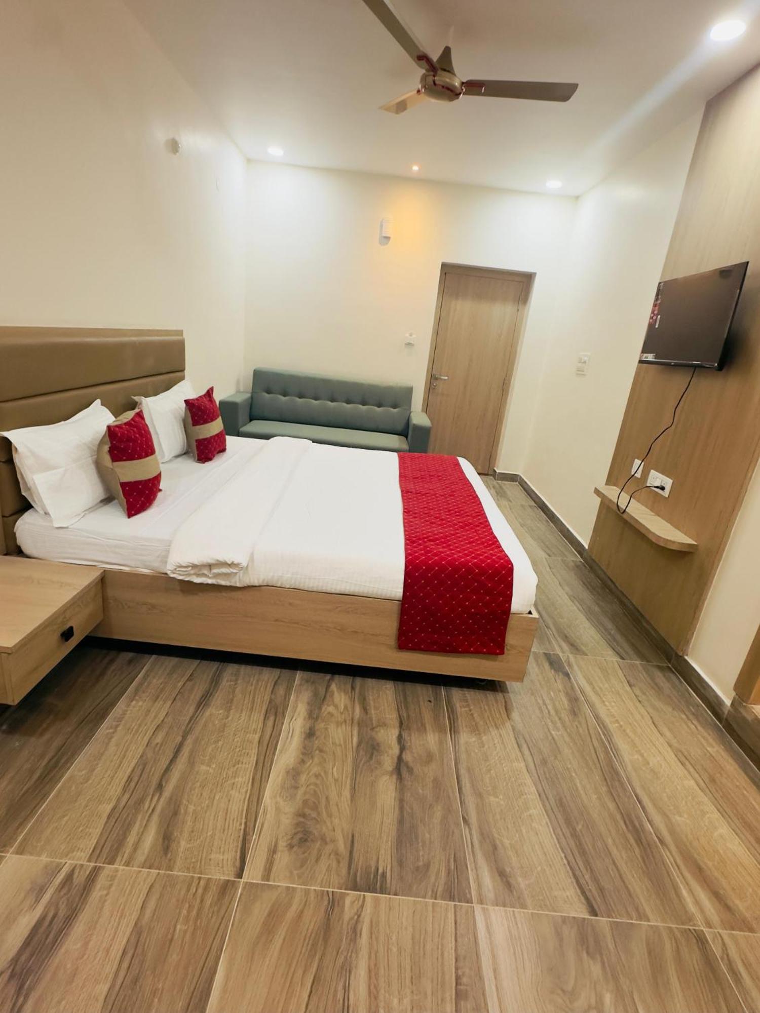 Hotel Raga Karimnagar Quarto foto